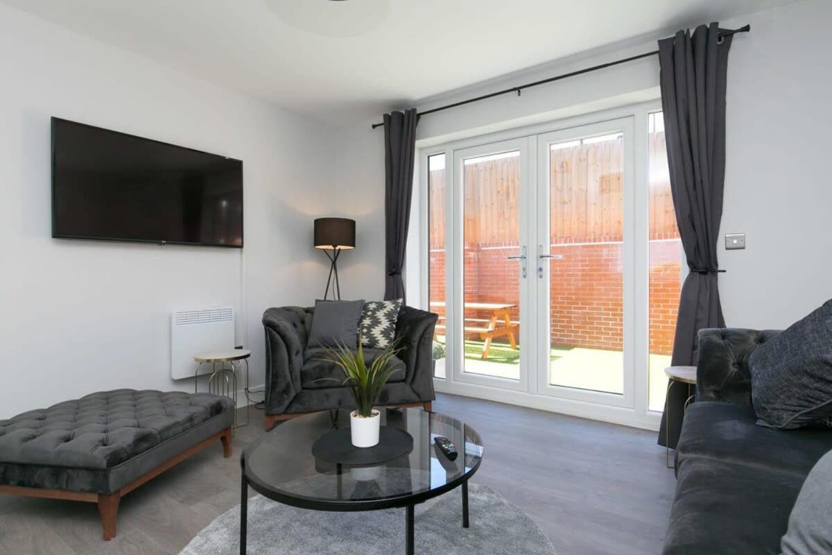 Stunning 2 Bedroom Apartment In Уолъси Екстериор снимка