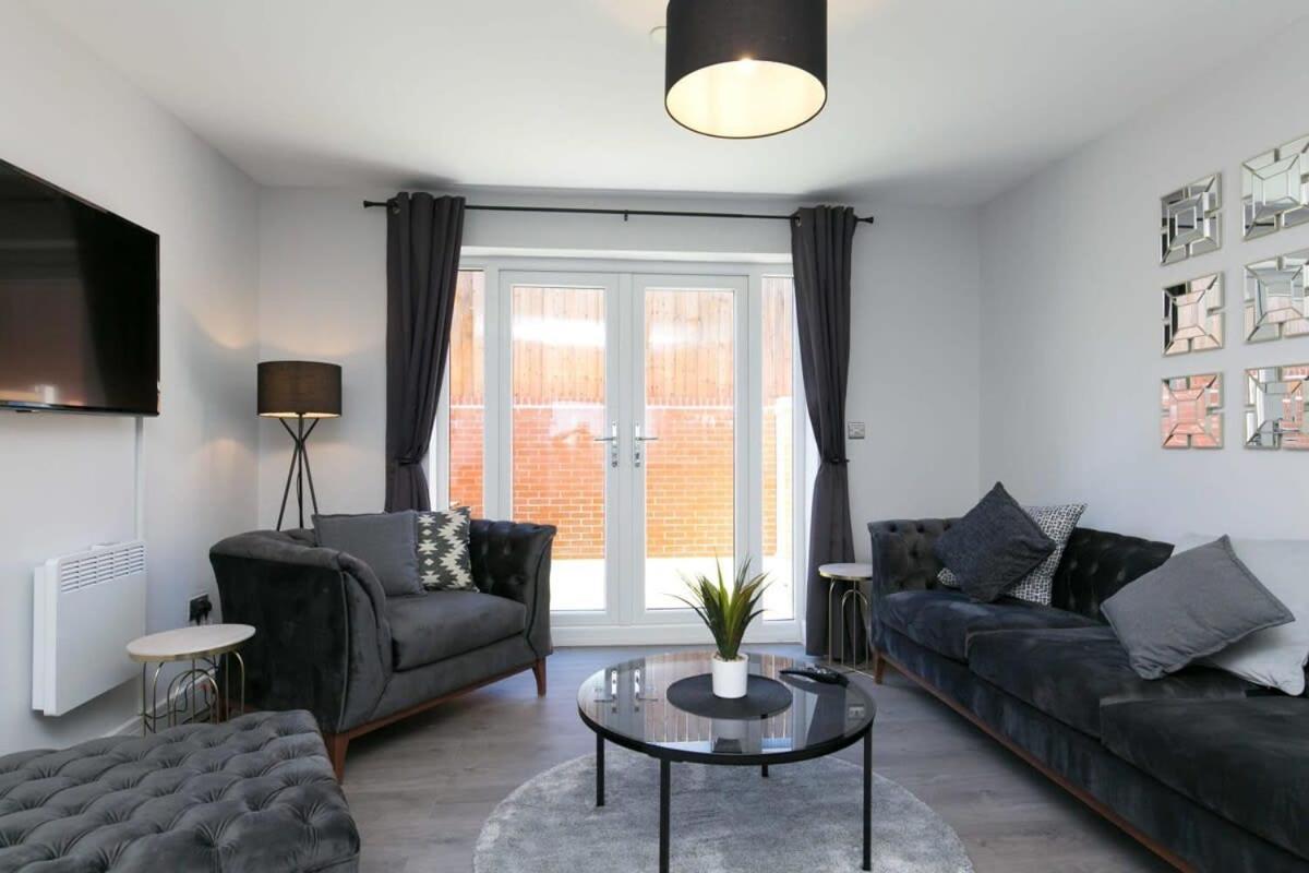 Stunning 2 Bedroom Apartment In Уолъси Екстериор снимка