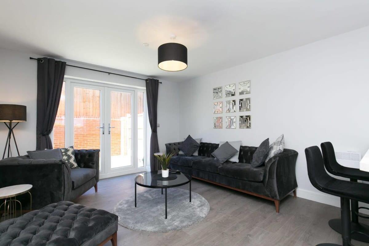 Stunning 2 Bedroom Apartment In Уолъси Екстериор снимка