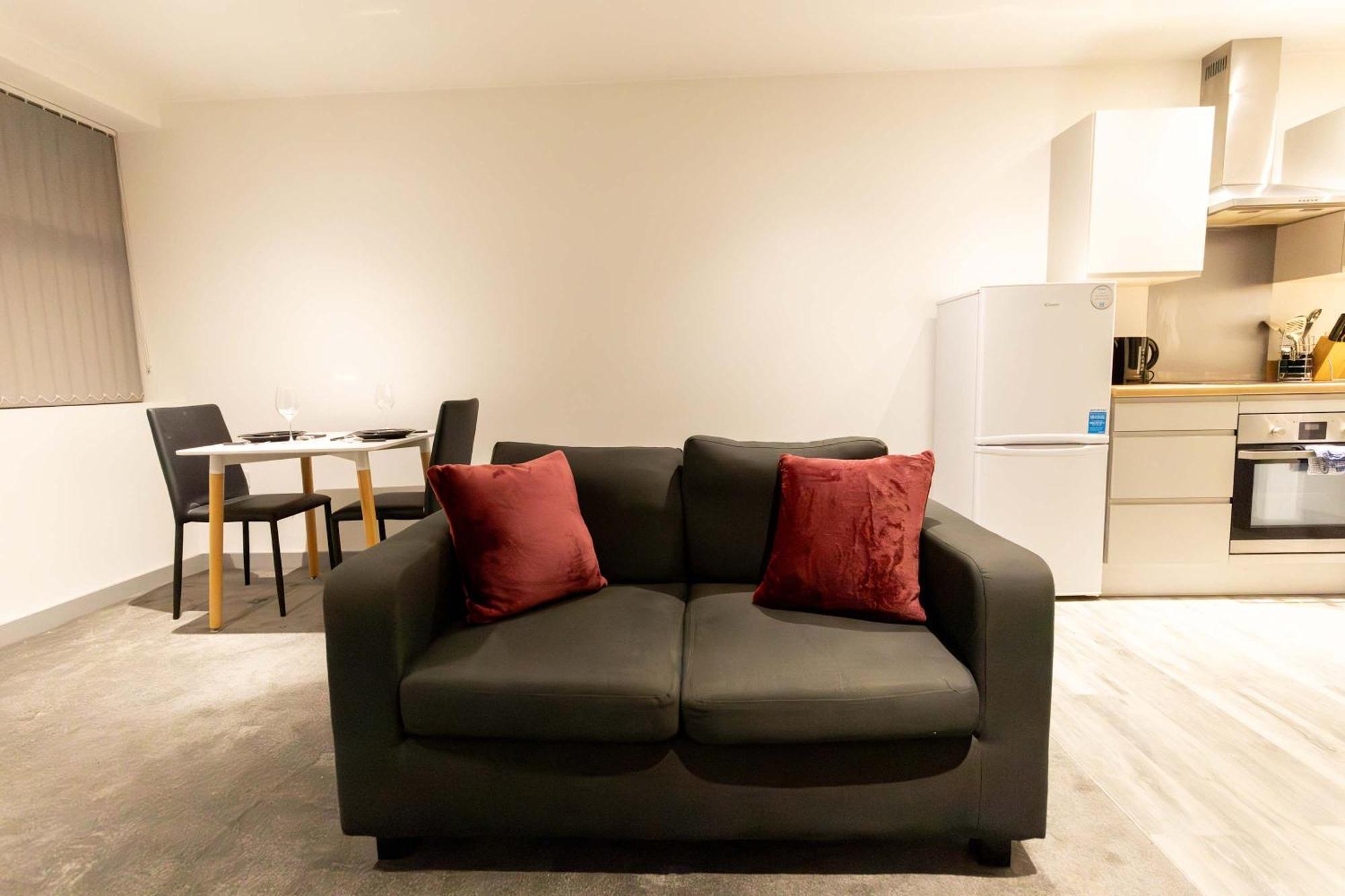 Stunning 2 Bedroom Apartment In Уолъси Екстериор снимка
